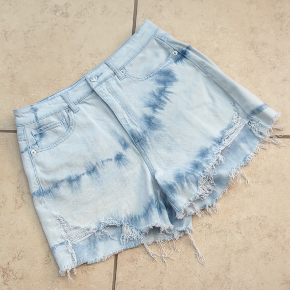American Eagle Highest Rise Mom Short Tie-Dye Denim - Size 6 - Picture 1 of 10